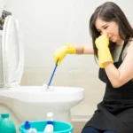 tirar cheiro ruim do banheiro eliminando cheiro de esgoto com limpeza correta