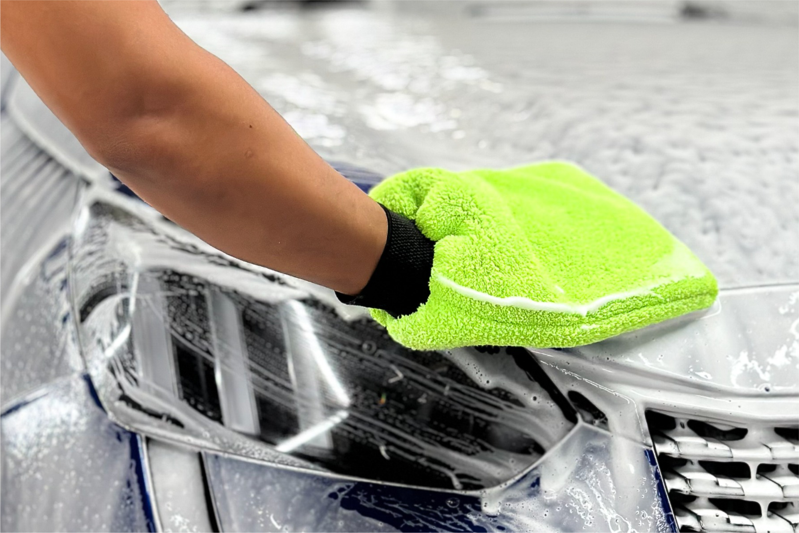 Serviço de higienização automotiva profissional sendo realizado em Salvador com produtos Serlimq.