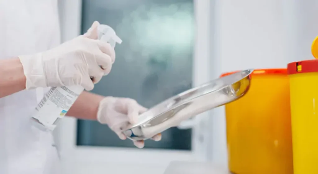 Como diluir desinfetante concentrado para uso em clínicas e ambientes de saúde.
