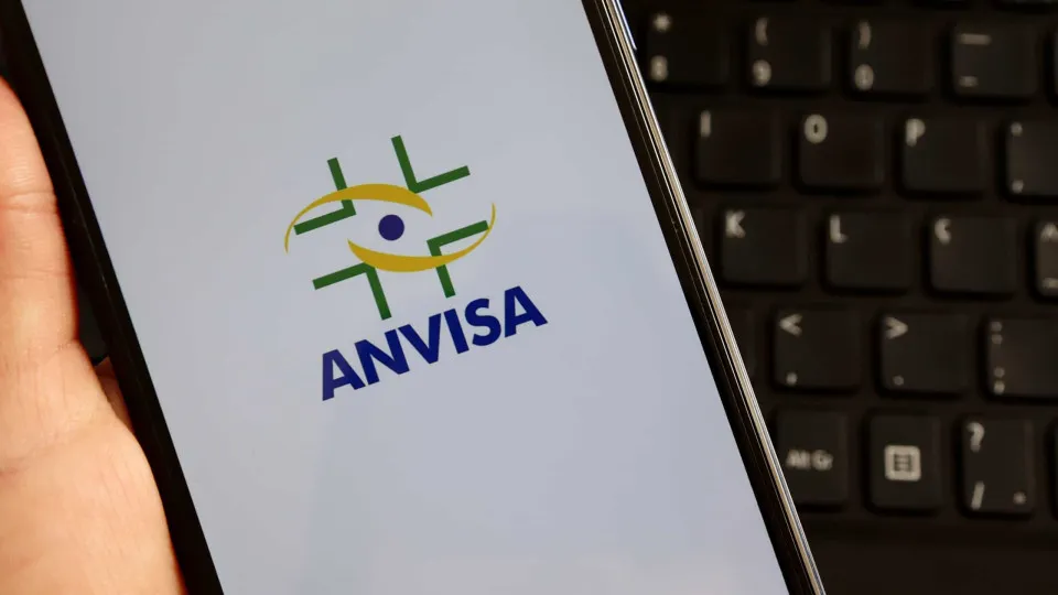 Produto de limpeza precisa de registro na Anvisa? O que diz a legislação sanitária 2026